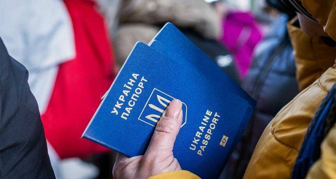 Потеряли паспорт за границей: не стоит паниковать, что нужно сделать украинцам в первую очередь
