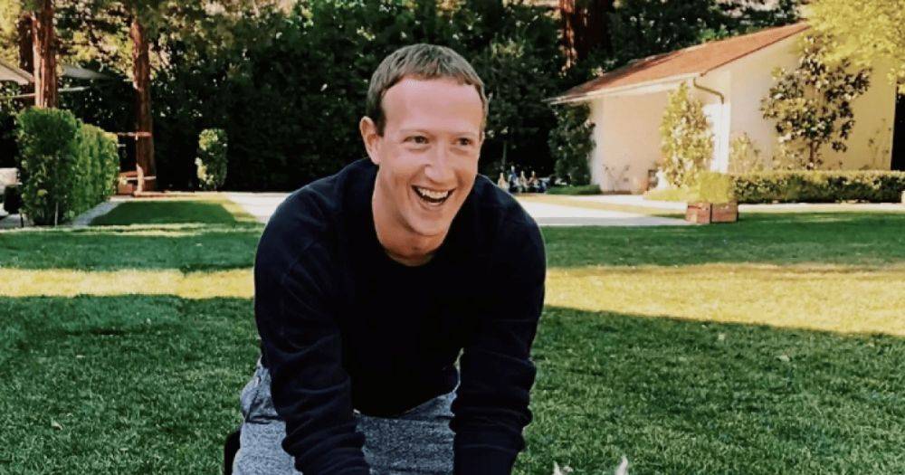 "Придется обновить аватарку": Цукерберг поделился селфи с двумя синяками под глазами (фото)