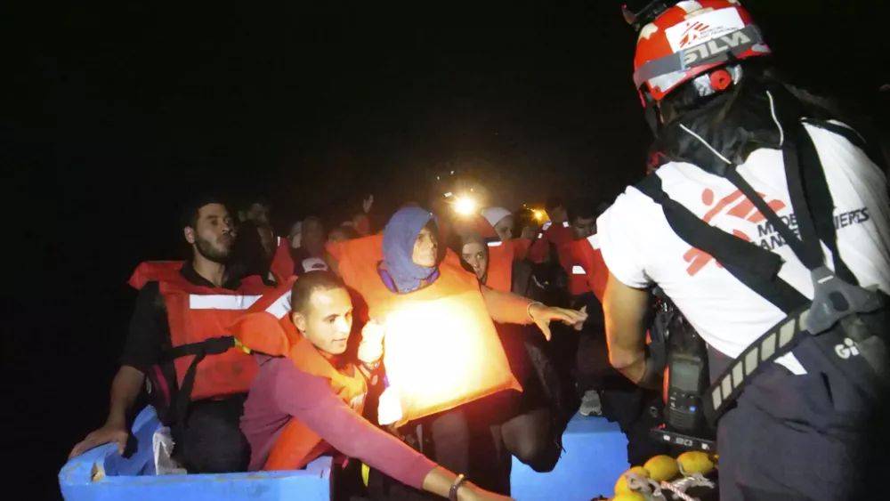 162 мигранта спасены у берегов Ливии