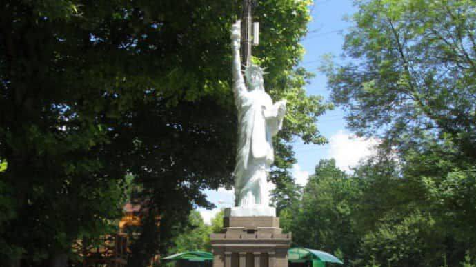 В Крыму "временно" снесли копию Статуи Свободы, "пока власти США не одумаются"
