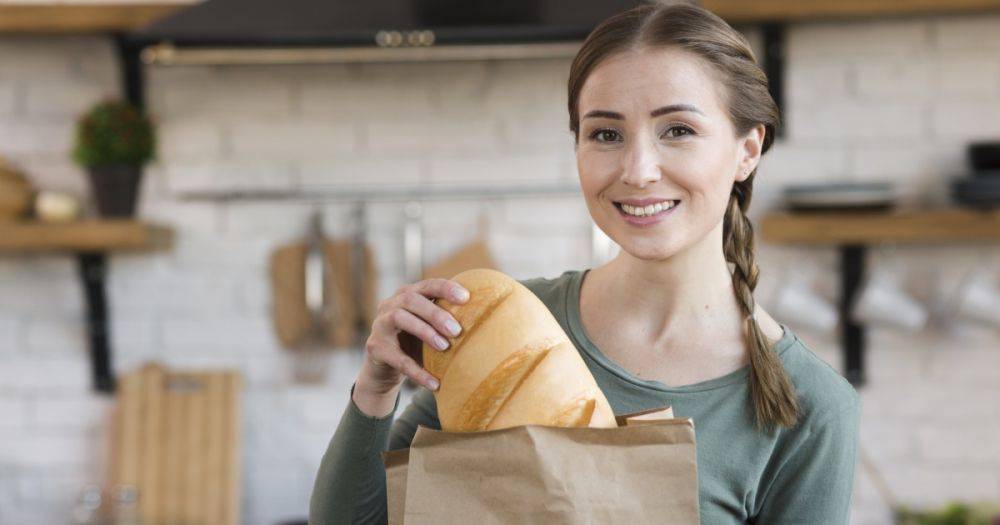 "Так нельзя": профессиональный пекарь утверждает, что люди неправильно хранят хлеб
