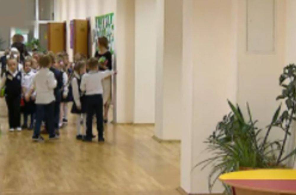 На Днепропетровщине разгорелся скандал в школе: учителя устроили выборочное угощение, детали