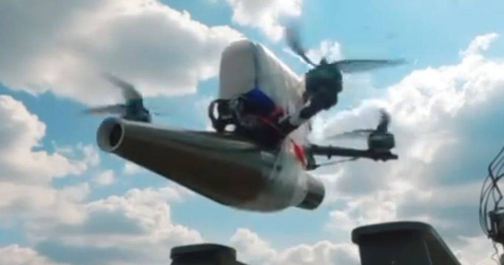 Горит все — ГУР десятками FPV-дронов ударило по кафирам в Бахмуте (ВИДЕО)