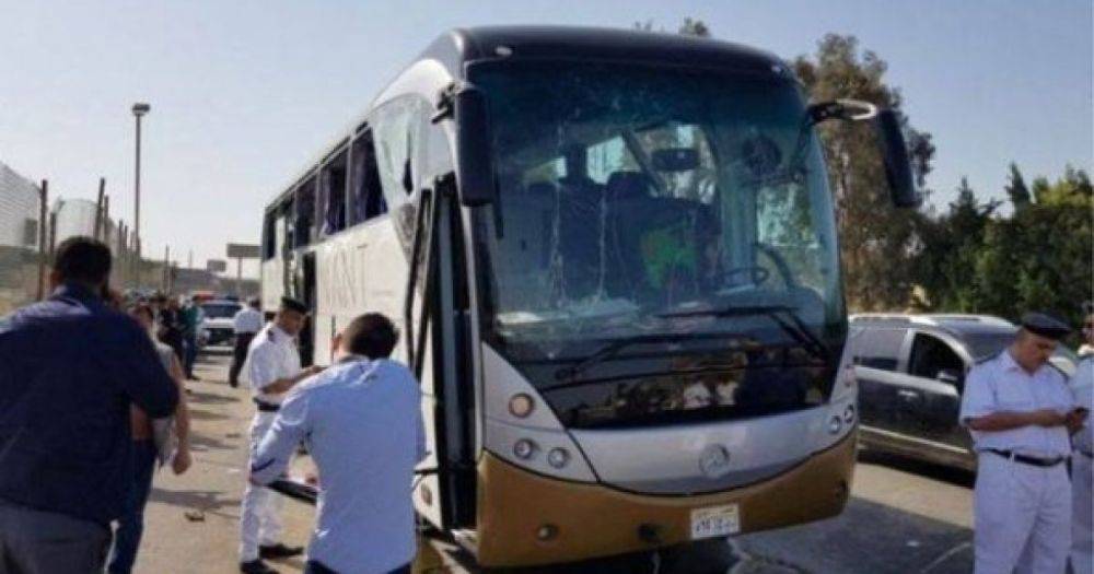 В Египте полицейский расстрелял автобус с туристами из Израиля (видео)