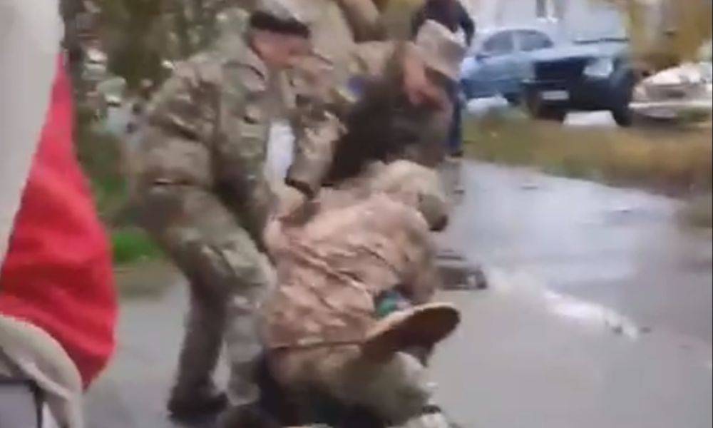 Мобилизация в Украине: в Житомирском ТЦК прокомментировали драку военкома и мужчины