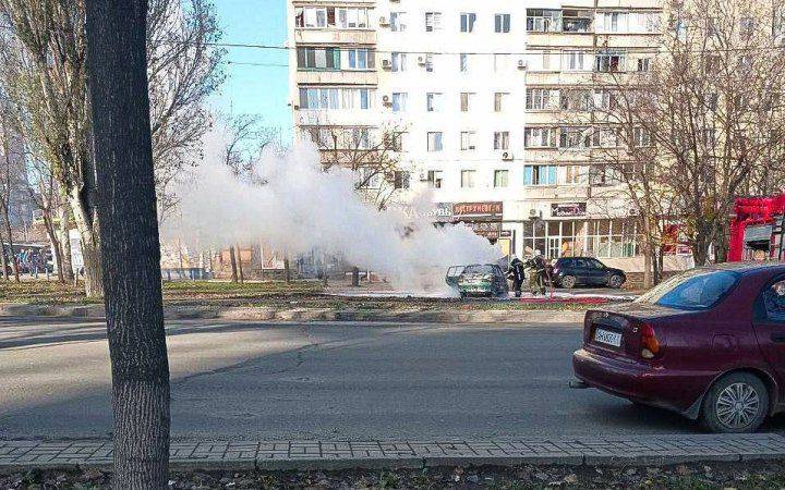 В Мариуполе взорвали авто российского полицейского - фото и видео