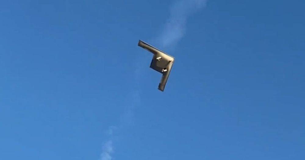 Уже не тайна: в США показали первый полет стелс-бомбардировщика B-21 Raider (видео)