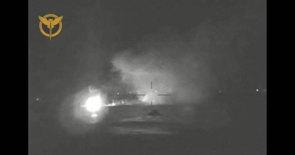 Экипаж и бронированная техника: ГУР подтвердило поражение десантных кораблей РФ в Крыму (видео)
