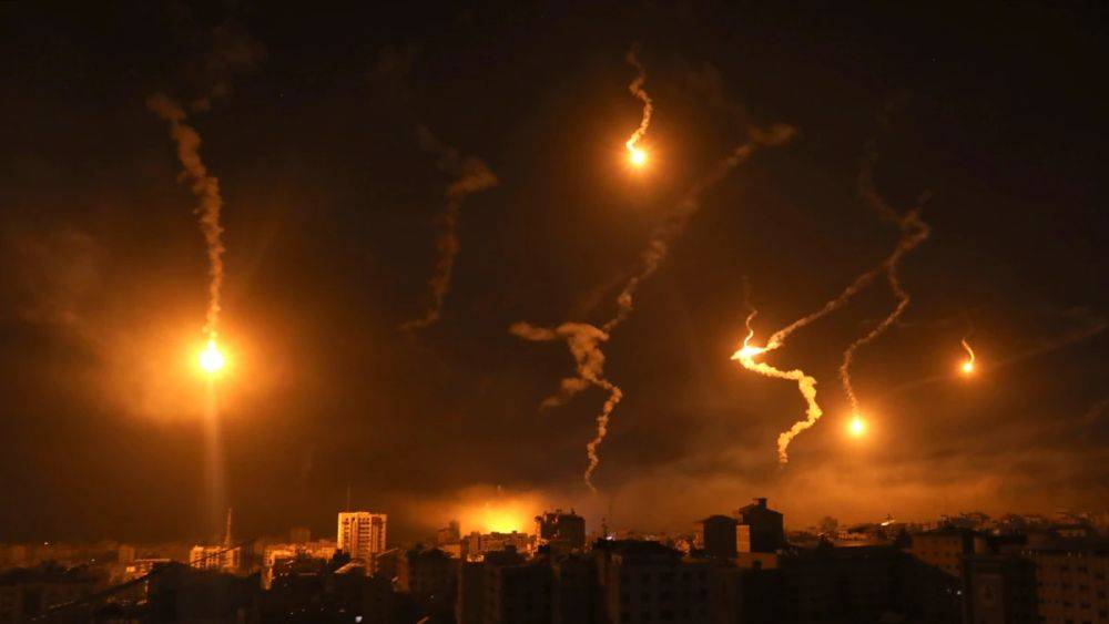 Израиль нанёс удары по Газе. Ведутся бои с ХАМАС у больницы "Аль-Шифа"