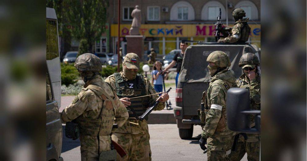Офицеров россии отправили к кобзону: в Мелитополе взорвали штаб оккупантов
