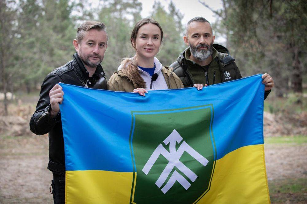 Теннисистка Свитолина и писатель Жадан поддержали харьковскую бригаду «Хартия»