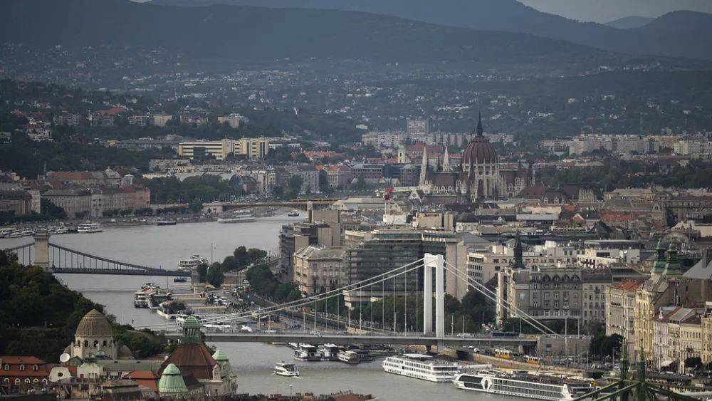 Генеральная уборка: Будапешт готовится к юбилею