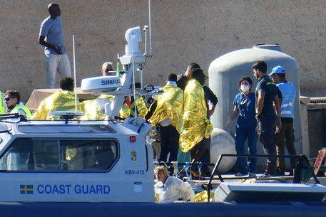 На итальянский остров Лампедуза прибыли еще 150 мигрантов