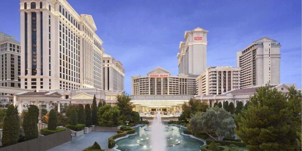 Лампы Клеопатры. Знаменитое казино Caesars Palace в Лас-Вегасе теперь предлагает клиентам номера в древнеримском стиле