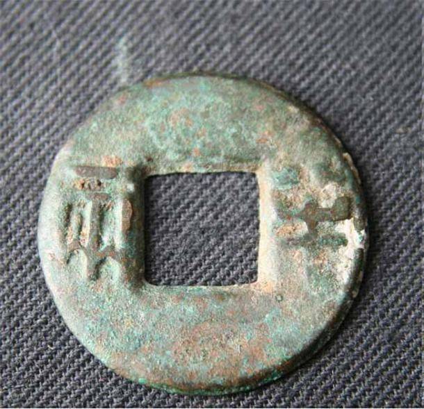 В Японии нашли монеты старше 2 тысяч лет - фото