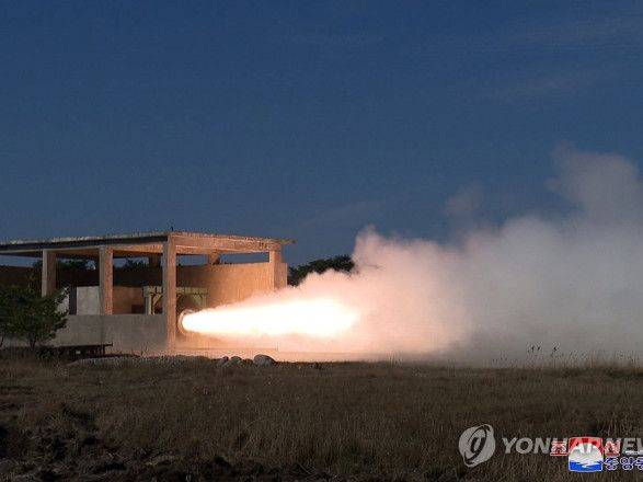Северная Корея испытала твердотопливные двигатели для новых баллистических ракет: что известно.