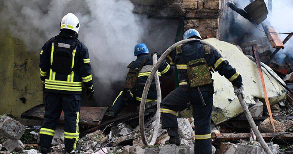 Погибли спасатели: россияне дважды ударили ракетами по Запорожской области