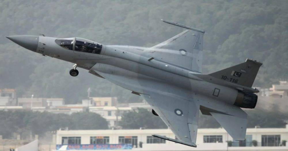 Авиационная техника КНР вызвала интерес у стран Ближнего Востока: что показали китайцы в Дубае