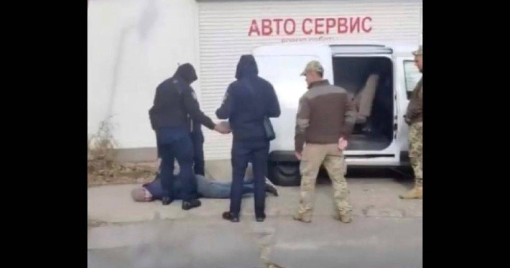 В Одессе работники ТЦК надели наручники на мужчину и затащили в бус: ГБР расследует инцидент