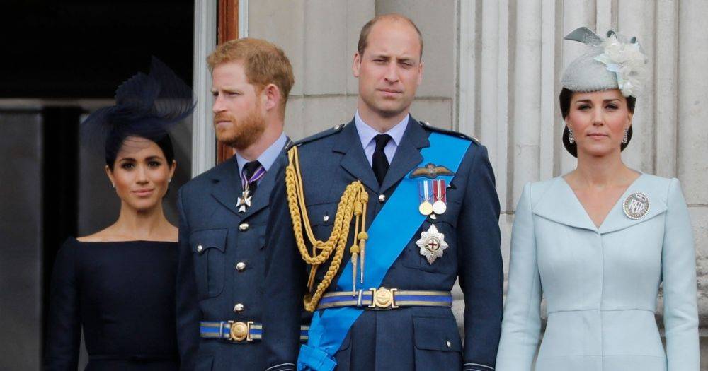 Портрет королевской семьи Великобритании 2018 года стал "кошмаром" (фото)