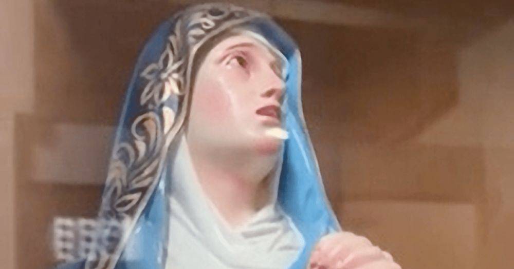 "Обеспечит мир": статуя Девы Марии "проливает слезы" из-за роста насилия в обществе (фото)