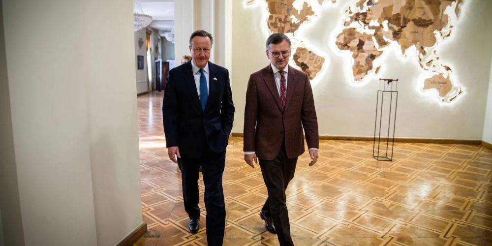 Визит Кэмерона в Украину: Великобритания твердо намерена снабжать Украину оружием и расширять его совместное производство — Кулеба