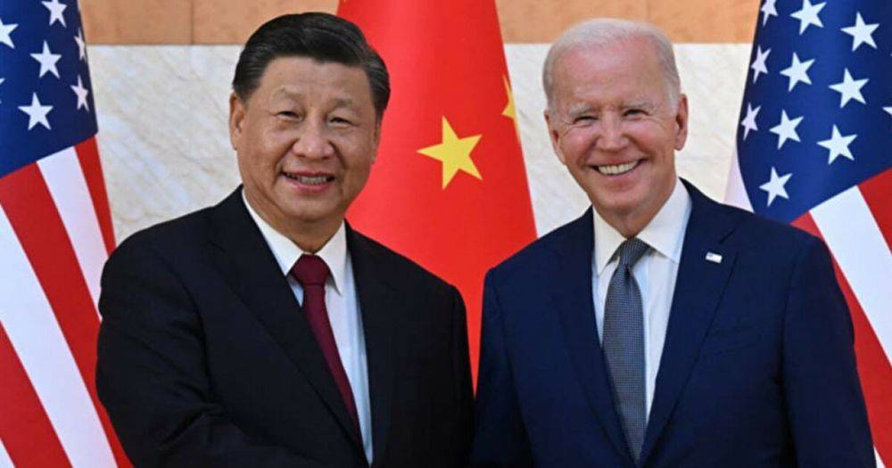 Байден снова назвал Си диктатором после личной встречи: в МИД Китая отреагировали