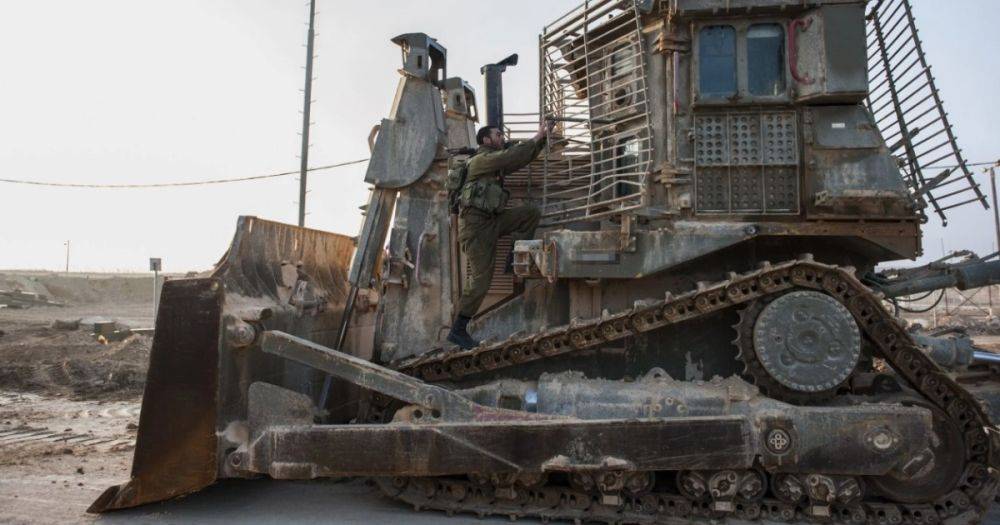 Израильские "плюшевые мишки" наступают на ХАМАС: что известно о машинах Caterpillar D9 (фото)