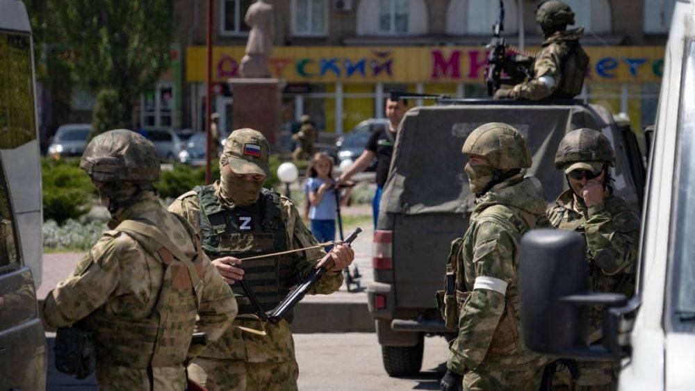 Российские военные дезертировали - в Мелитополе оккупанты начали обыски и розыск дезертиров