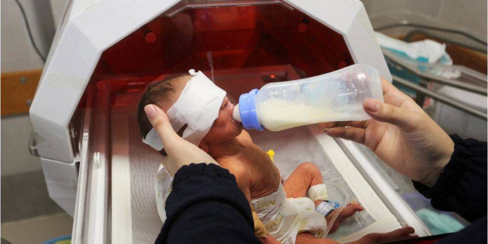 Из больницы Аль-Шифа в Газе эвакуировали 31 недоношенного младенца — фото