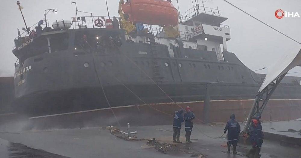 Шел из Одессы: сухогруз Pallada из-за шторма разломился пополам у берегов Турции