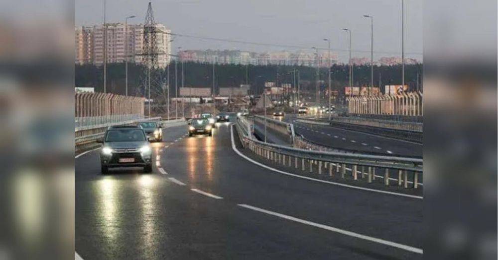 Под Киевом открыли восстановленный мост, который стал символом российского вторжения (фото)