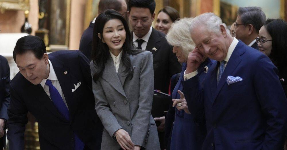 Невероятно юная 51-летняя супруга президента Кореи встретилась с Чарльзом III