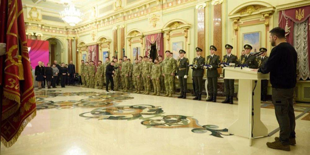 Зеленский в День ДШВ присвоил почетные наименования четырем бригадам Десантно-штурмовых войск