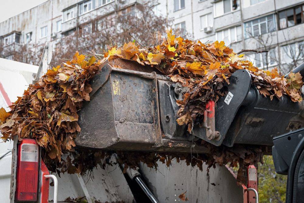 За неделю бригады КВБО Харькова вывезли более 47 тысяч кубометров мусора
