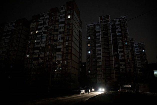 Россияне уже привыкают сидеть без света: подробности масштабного блэкаута под Москвой