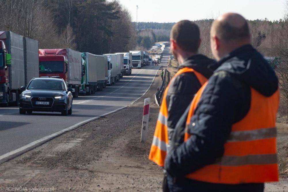 Блокада границ Украины в Польше и Словакии - какими будут последствия и чего ждать заблокированным водителям