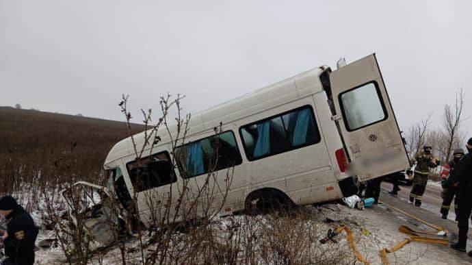 На Харьковщине в ДТП пострадал автобус – один человек погиб, 18 травмированы