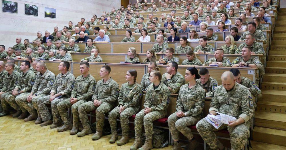 Стрельбы на полигоне и гранты на обучение: во всех ВУЗах Украины появятся военные кафедры
