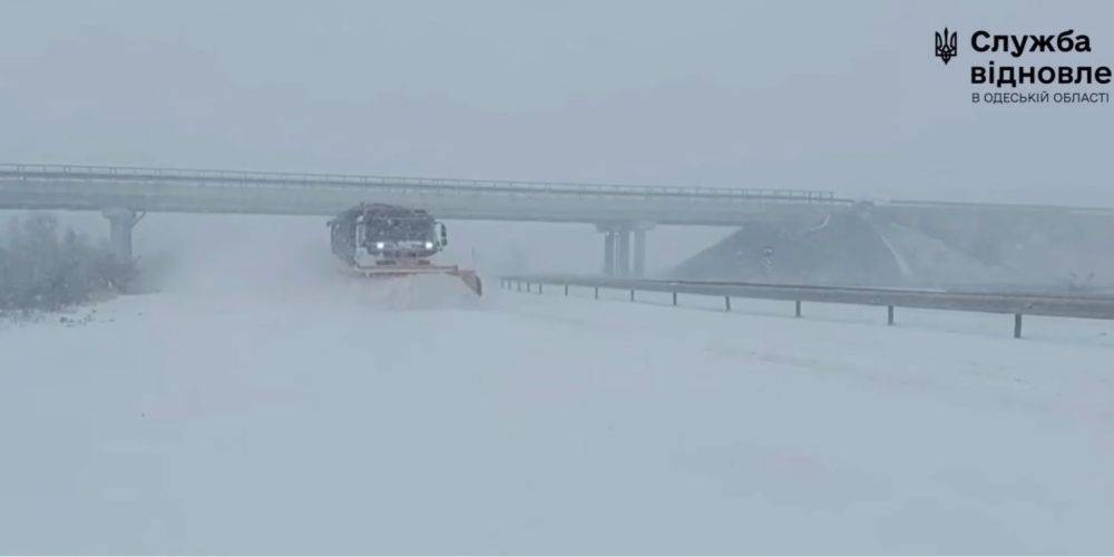 Непогода в Украине: в Одесской области закрыли для грузовиков трассу на Кишинев