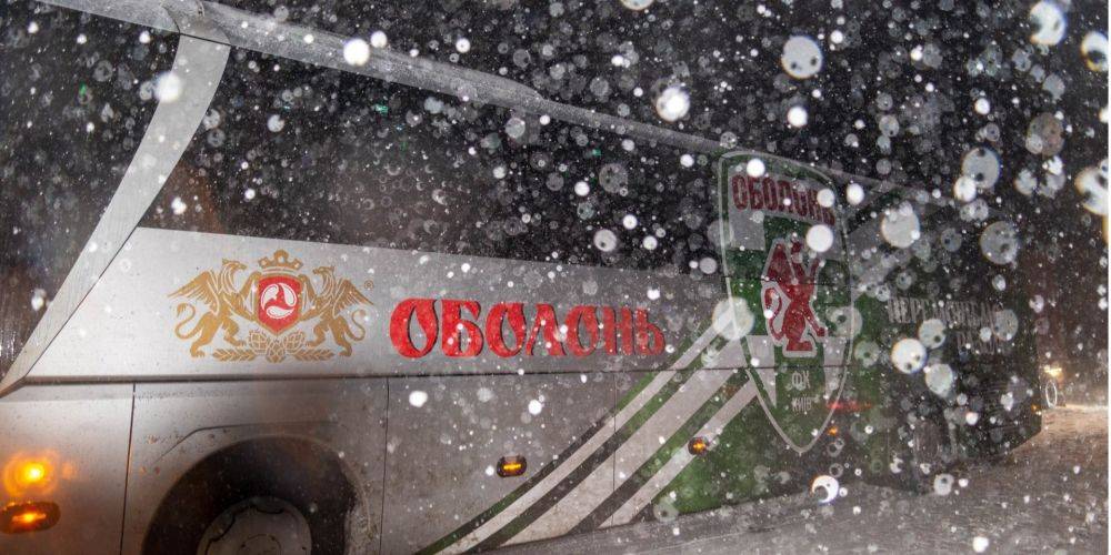 12 часов в пути. Клуб УПЛ попал в снежный затор под Киевом — фото