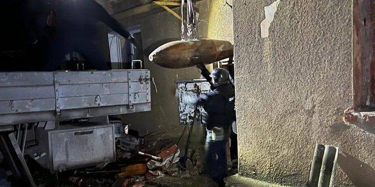В Торецке в подвале дома нашли неразорвавшуюся 500-килограммовую авиабомбу: ее обезвредили