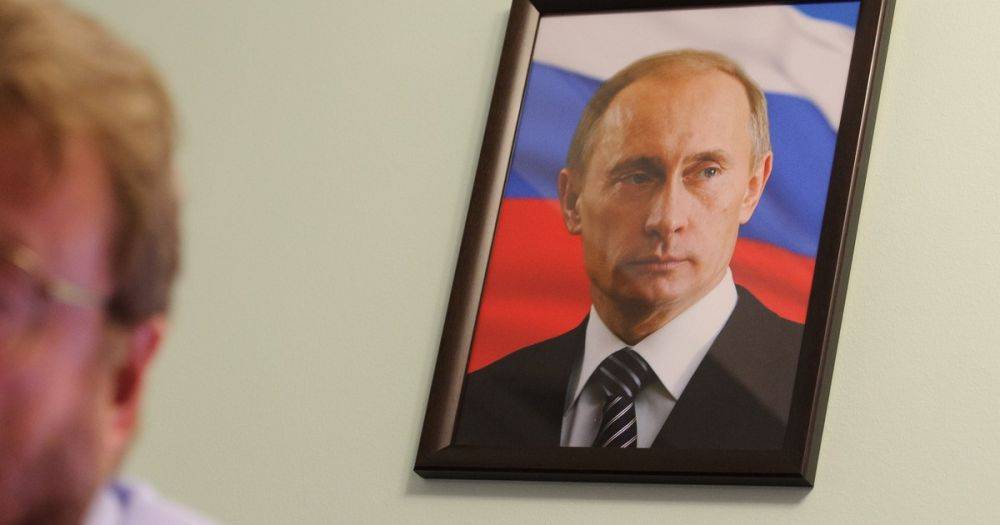 Рядом с окровавленными портретами Путина: в Мариуполе нашли тела 6 оккупантов, — партизаны