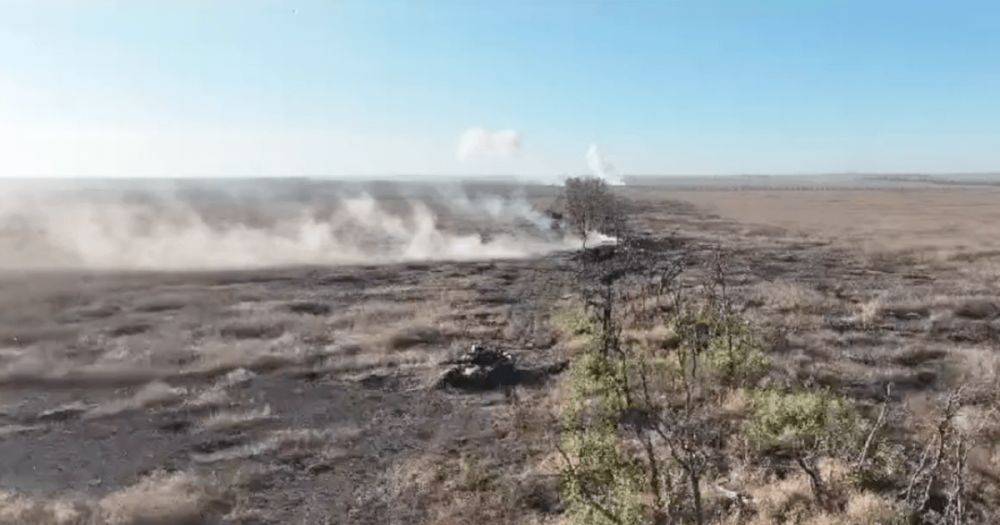 Зажали в траншее: дрон помог украинским десантникам вырваться из окружения (видео)