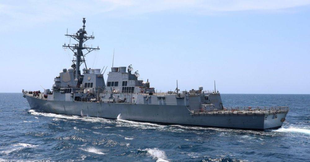 Йеменские хуситы запустили две баллистические ракеты по американскому эсминцу USS Mason