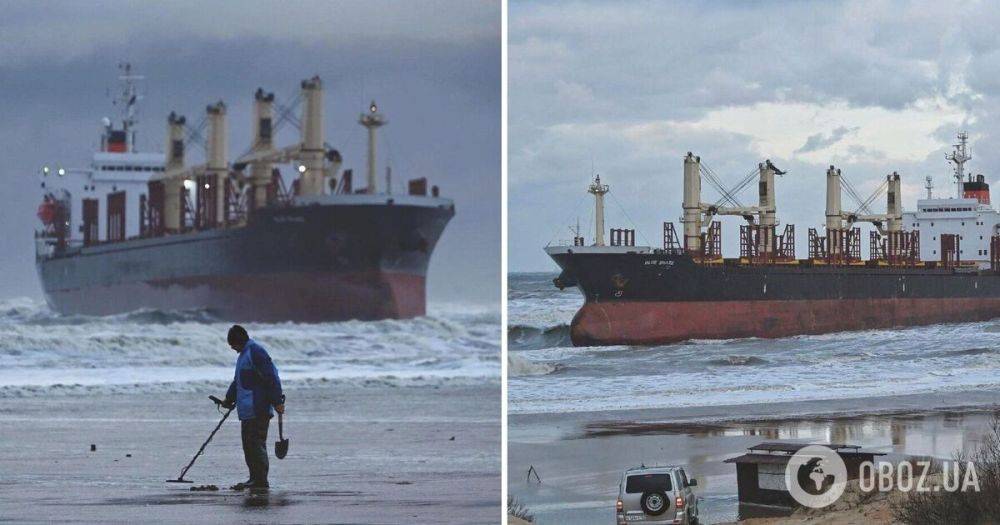 Шторм в Черном море выбросил на мель сухогруз - подробности, фото, видео