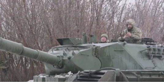 «Поражает цели до 5 км». Журналисты показали, как бойцов в Харьковской области усилили танками Leopard 1 — видео