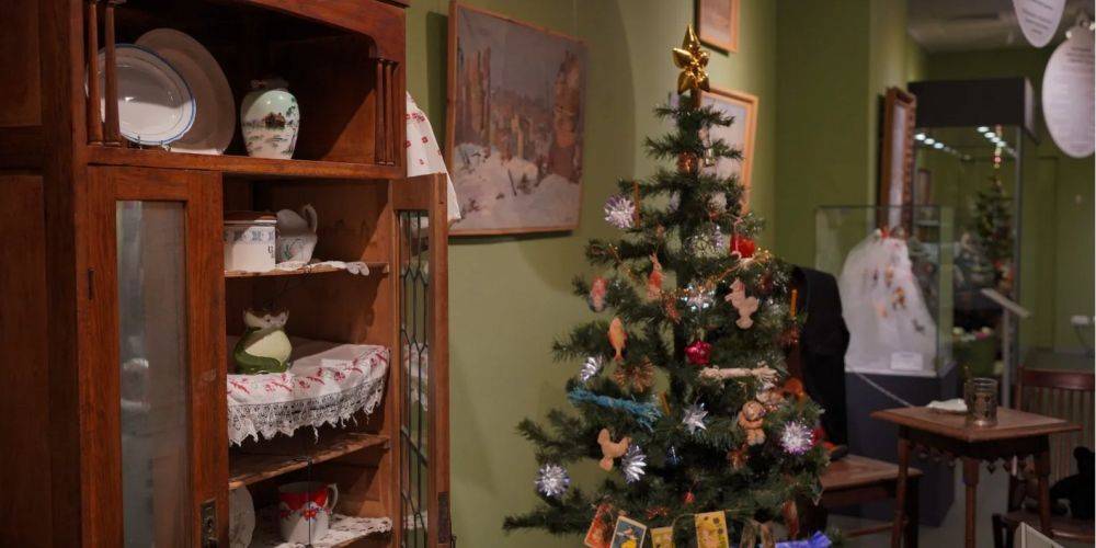 Винтажные игрушки и гирлянды. В Киеве проходит выставка истории празднования Рождества