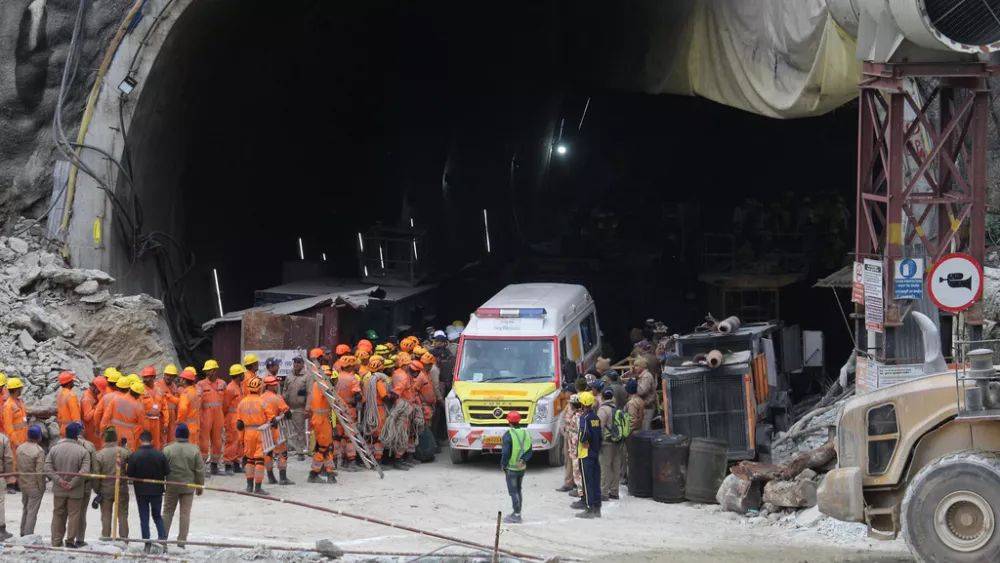 Срочная новость. Все 41 человек извлечены из обрушившегося туннеля на севере Индии