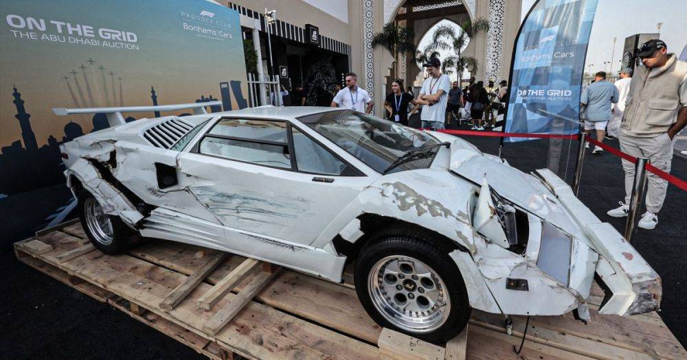 Разбитый суперкар Lamborghini ушел с молотка за $1,35 миллиона (видео)